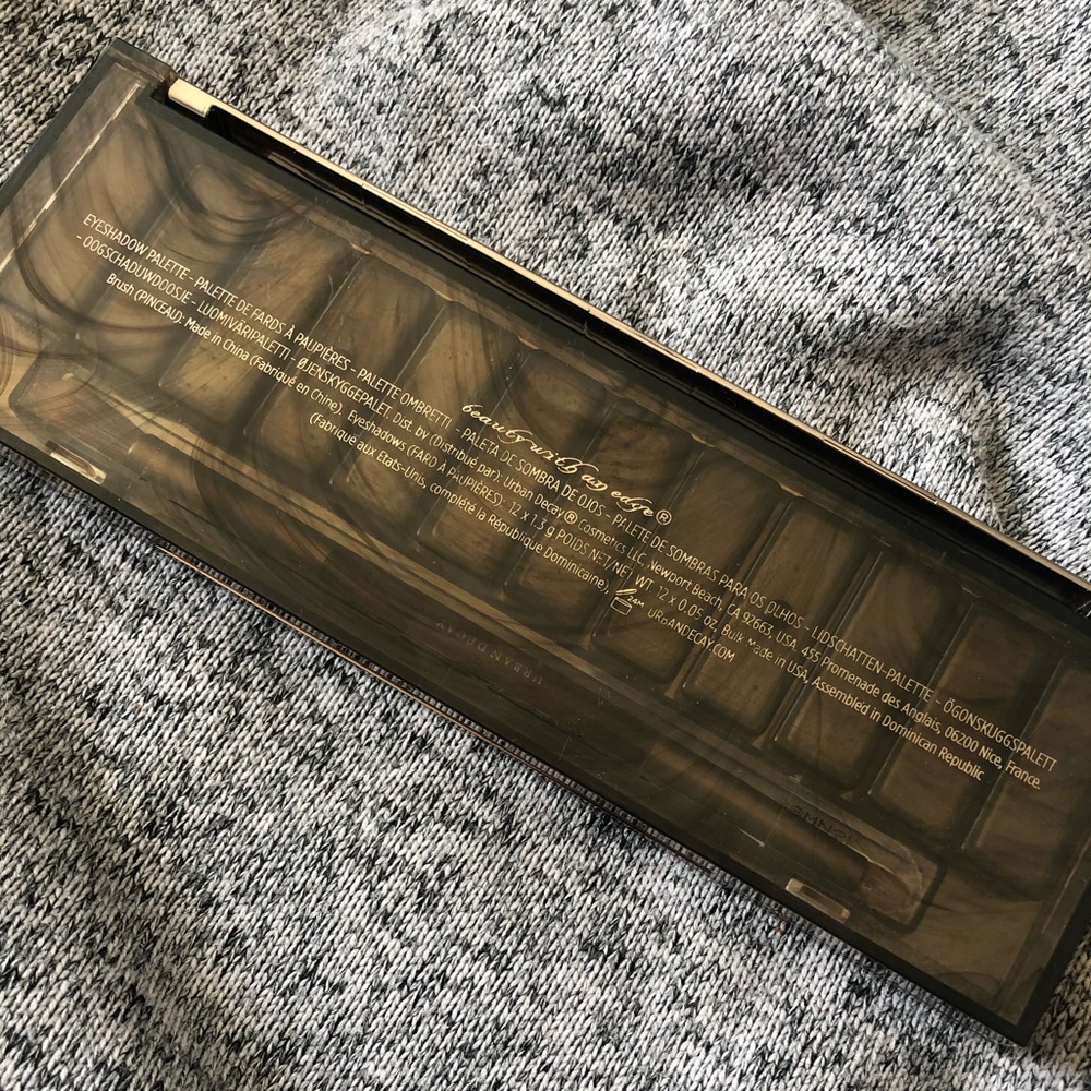Naked Smoky Eyeshadow Palette - Picture 7 of 7